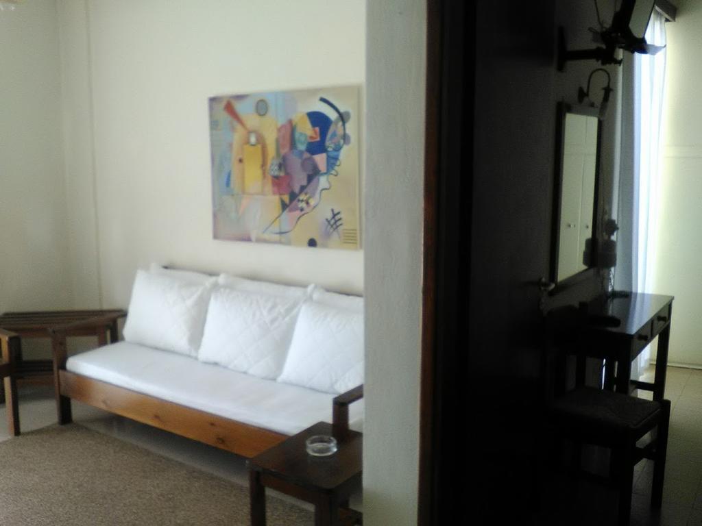 Aparthotel Iliahtides Amarynthos Ngoại thất bức ảnh